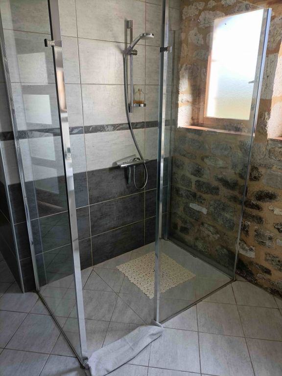 Property photo 2 of 25