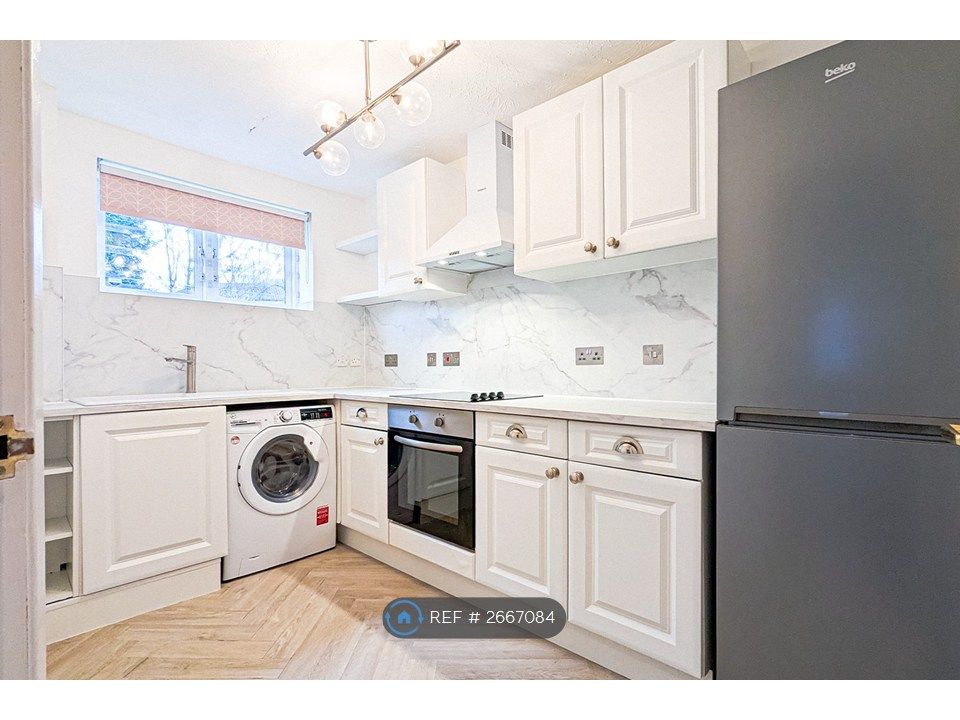 Property photo 2 of 14 Kitchen