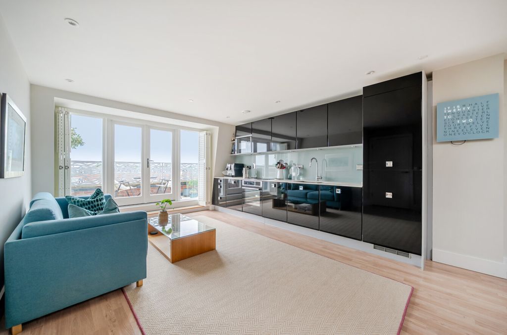 Property photo 2 of 8 1455465-4-69Fa010...