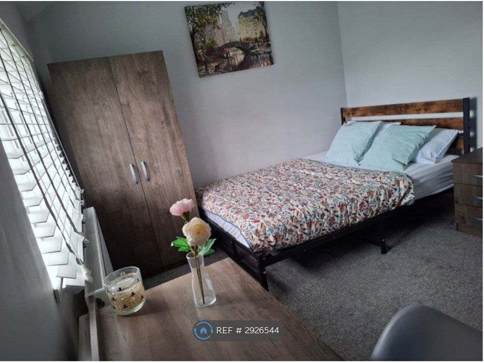 Property photo 1 of 12 Room 4