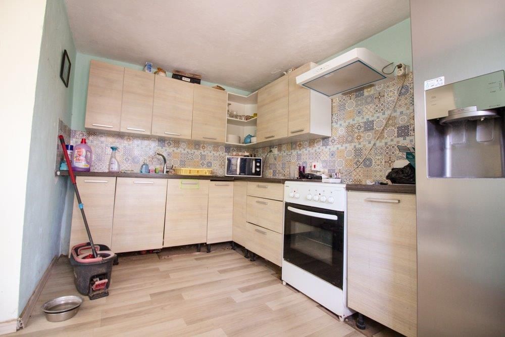 Property photo 2 of 37
