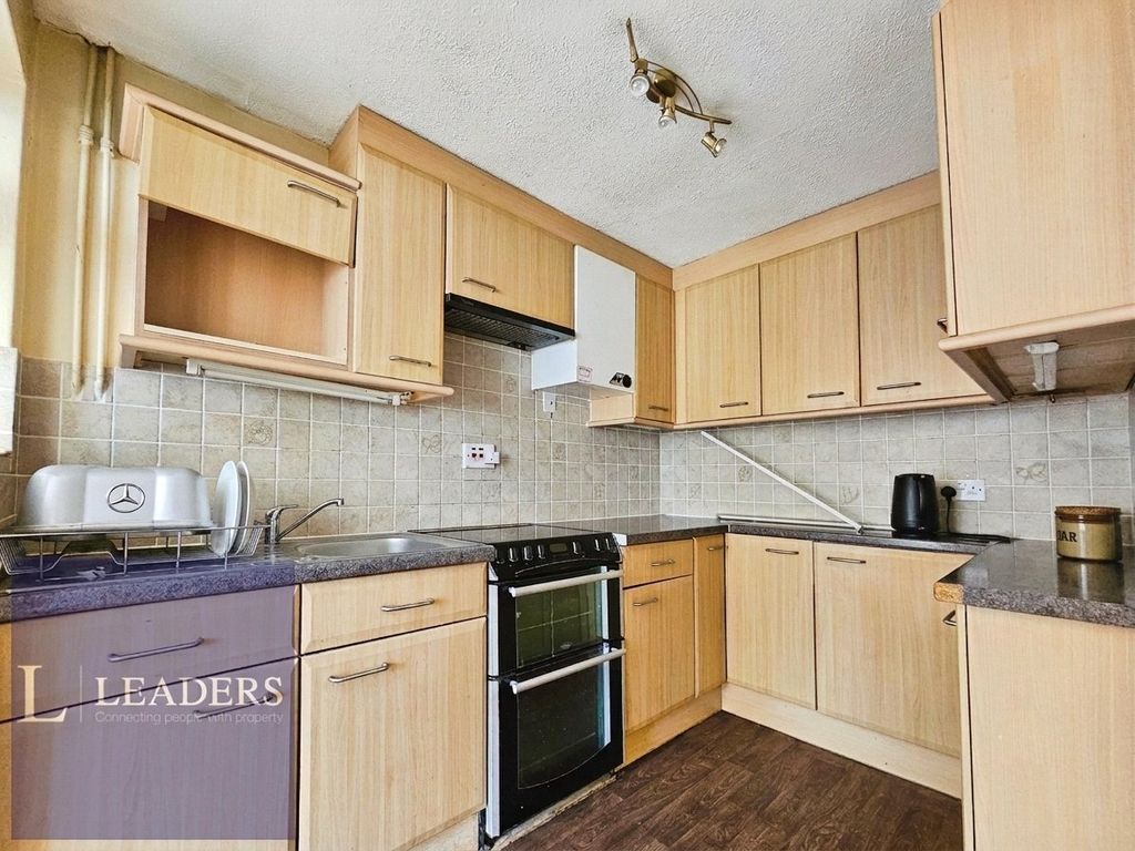 Property photo 2 of 10 Kitchen