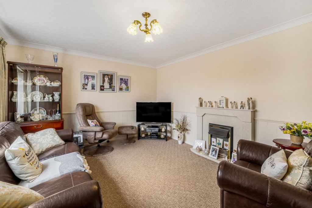 Property photo 2 of 22 2 Hurberts Close (Gedney Hill)-13