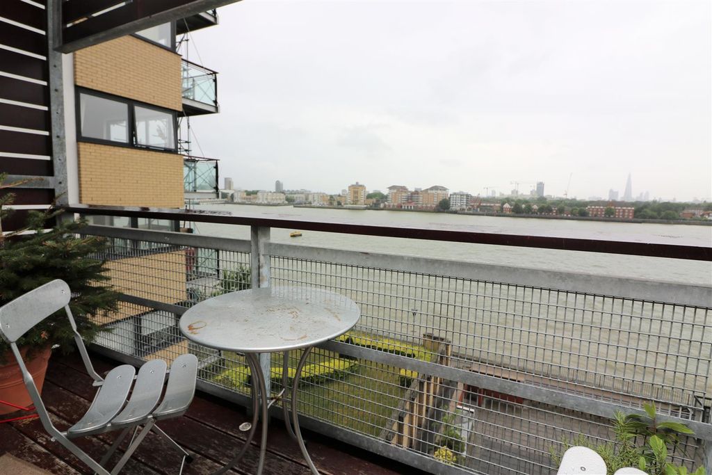 Property photo 2 of 9 Hutchings Wharf.Jpg