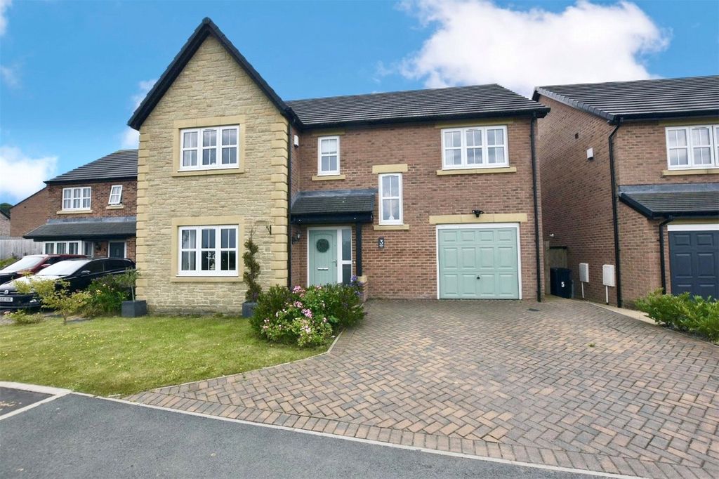 Property photo 1 of 32 External