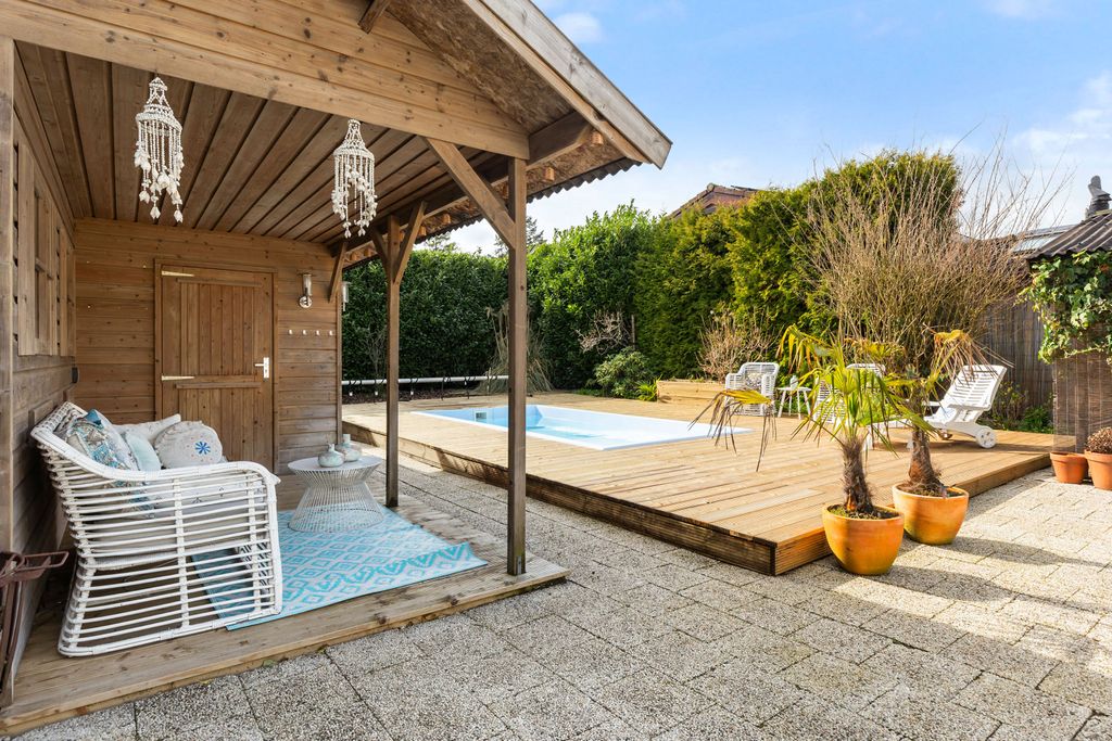 Property photo 2 of 53