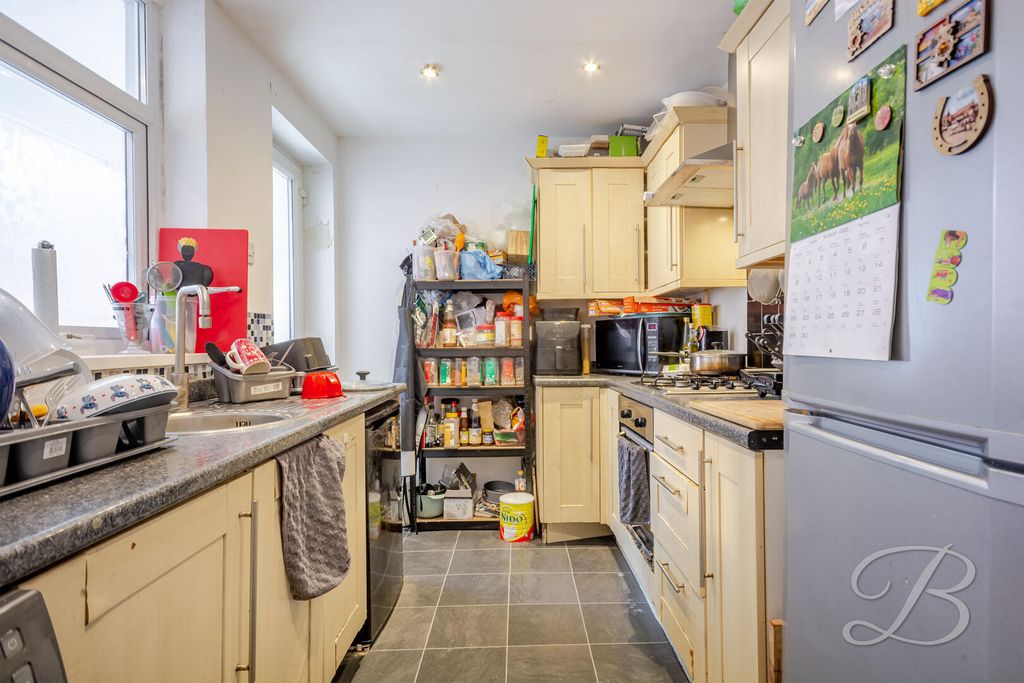 Property photo 2 of 21 Kitchen