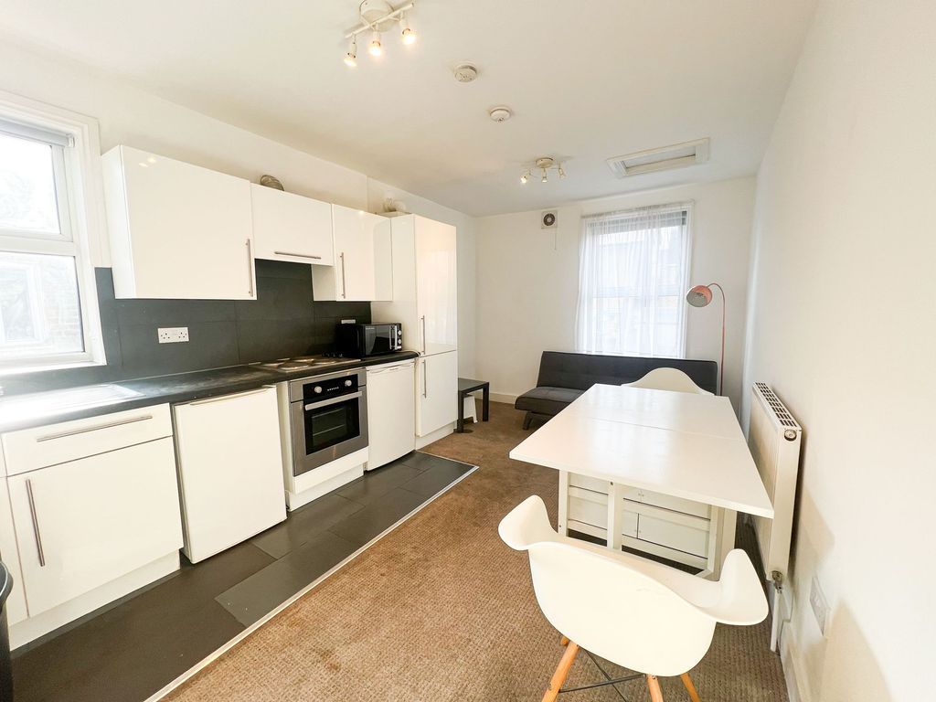 Property photo 1 of 6 High Rd Leytonstone E11