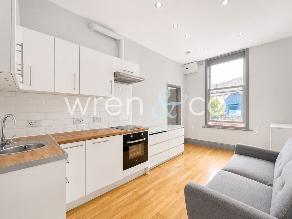 Property photo 1 of 8 1 Bedroom Flat For Rent