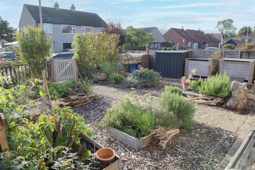 Property photo 3 of 48 Howelane016.Jpeg