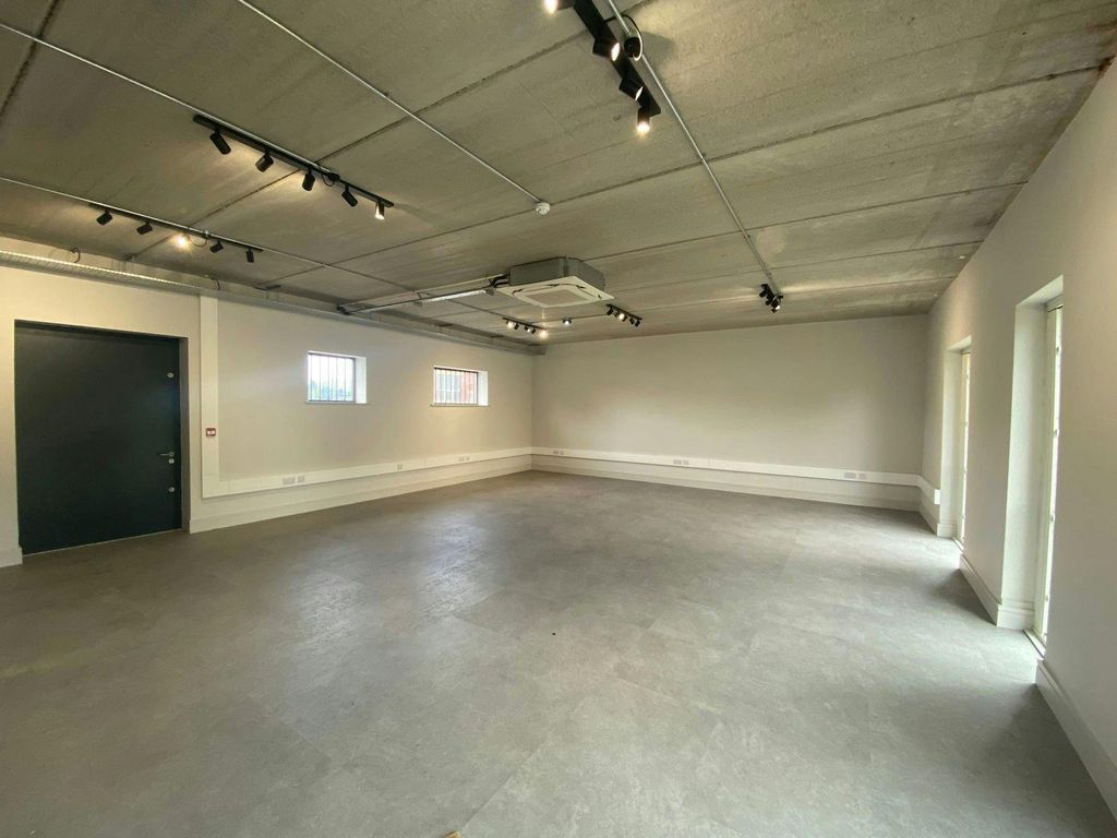 Property photo 2 of 4 9Adf7B06397F42Eebdcd4891369d6684_Photo_1_Large.Jpg