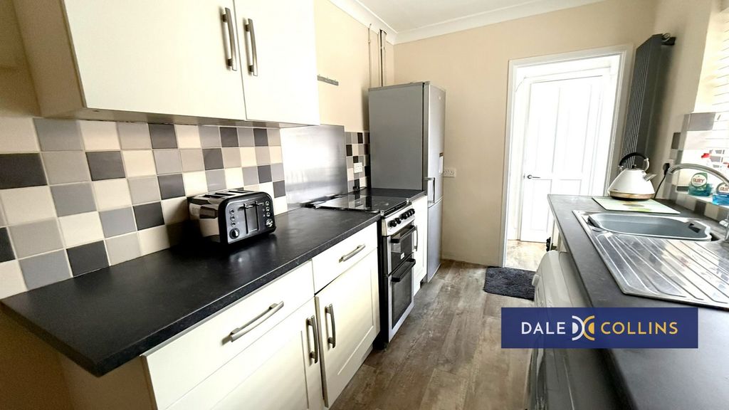 Property photo 3 of 19 Photo 12