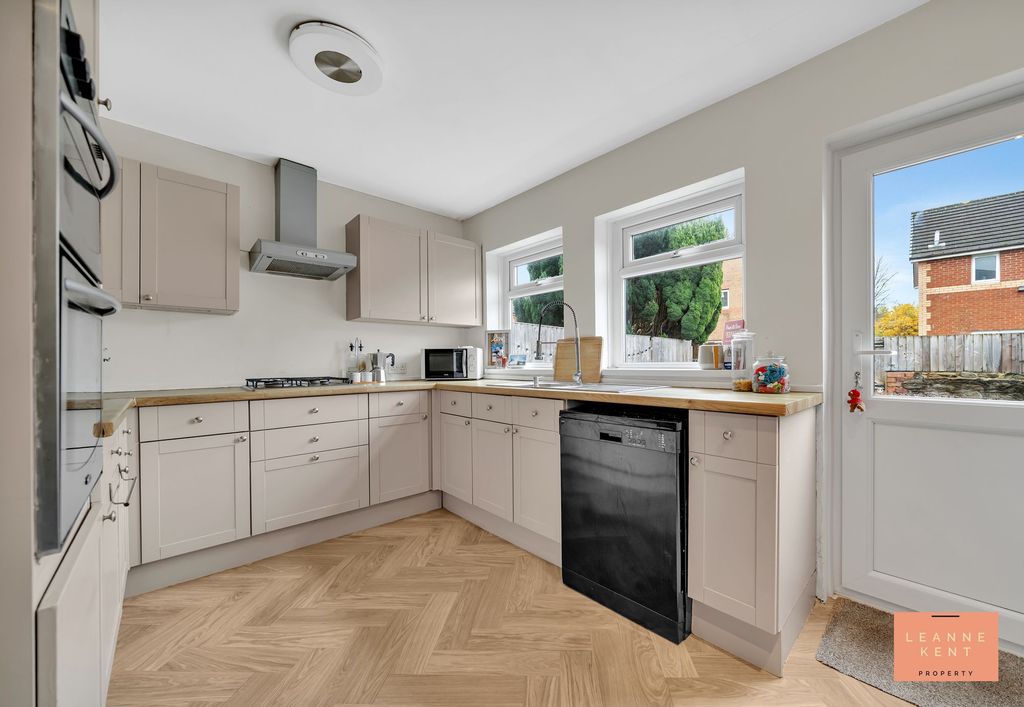 Property photo 3 of 31