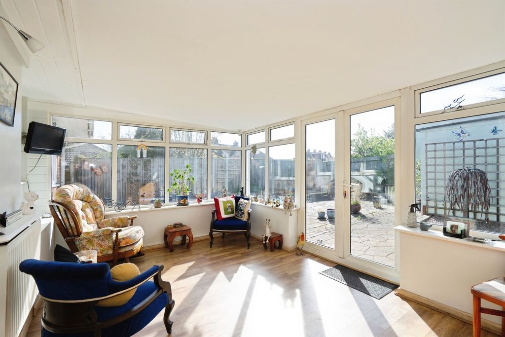 Property photo 2 of 21