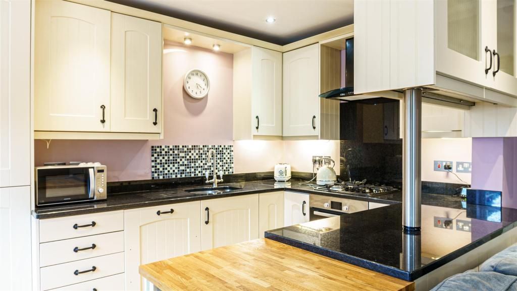 Property photo 2 of 14 215642_30123834_Img_04_0000.Jpg