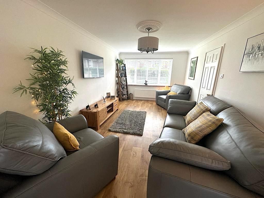 Property photo 2 of 24 Lounge