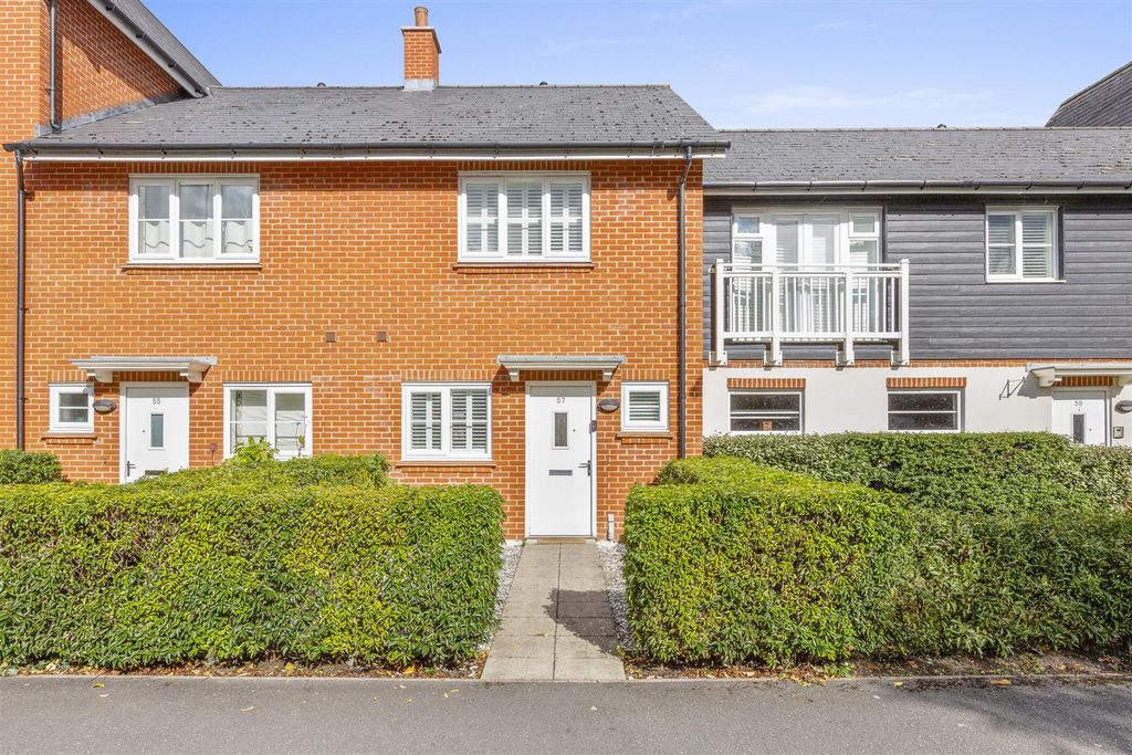 Property photo 1 of 15 57 Chequers Avenue, Hp11 1Gd-13.Jpg