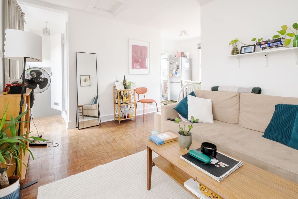 Property photo 3 of 8 Furlong Road