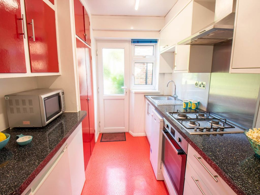 Property photo 3 of 13 Kitchen