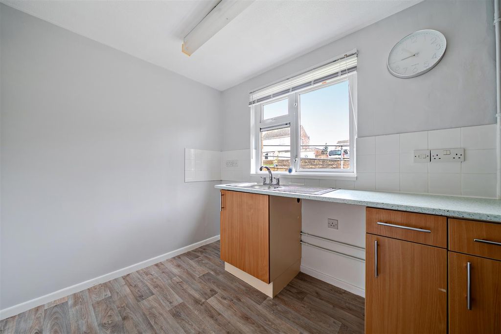 Property photo 3 of 16 Kitchen