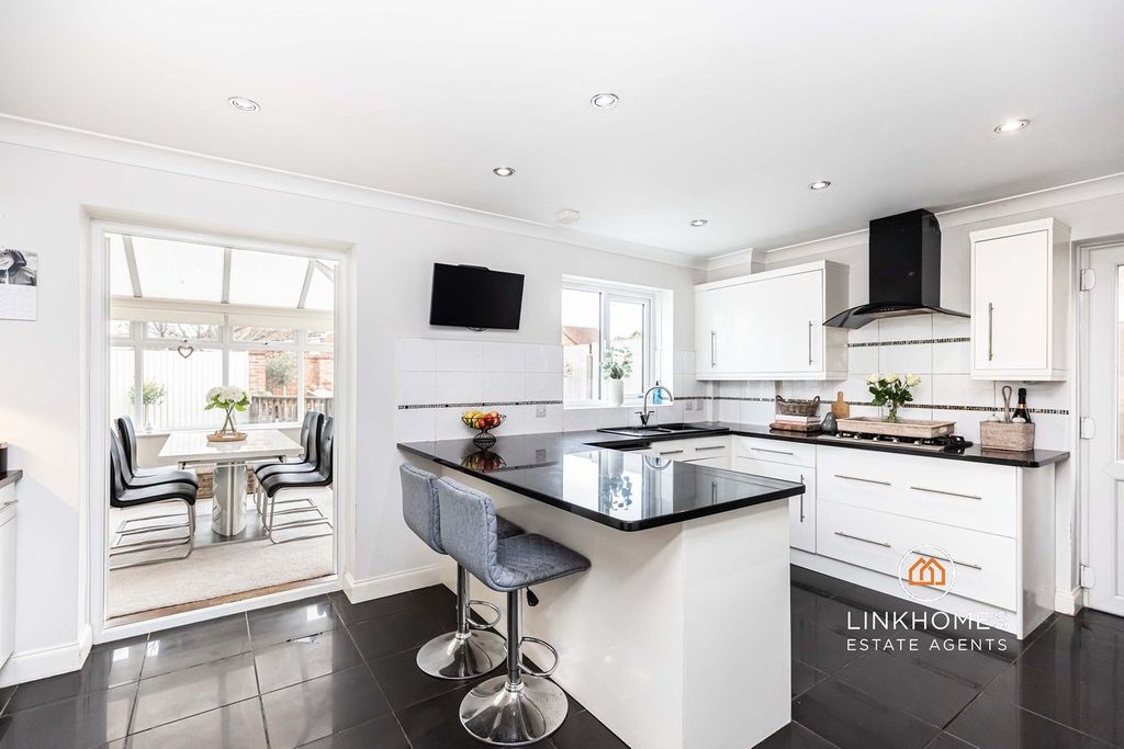 Property photo 2 of 37