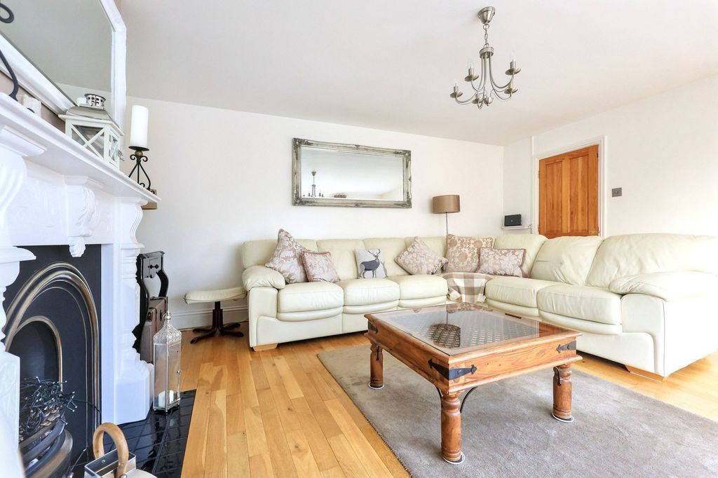 Property photo 2 of 32 Img_9379_1758719392278.Jpeg