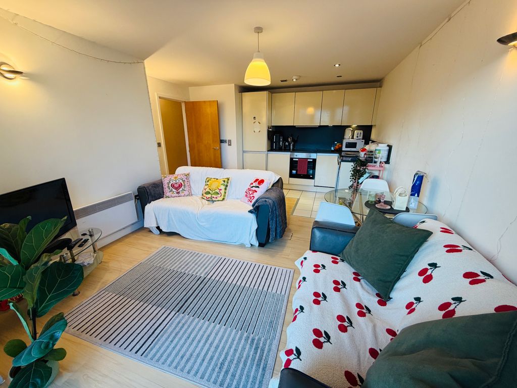 Property photo 1 of 12 Stunning 2 Bedroom Apartment