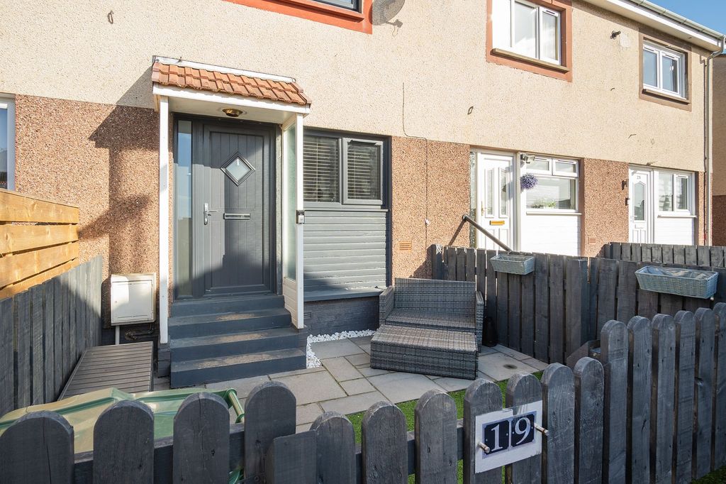 Property photo 3 of 25