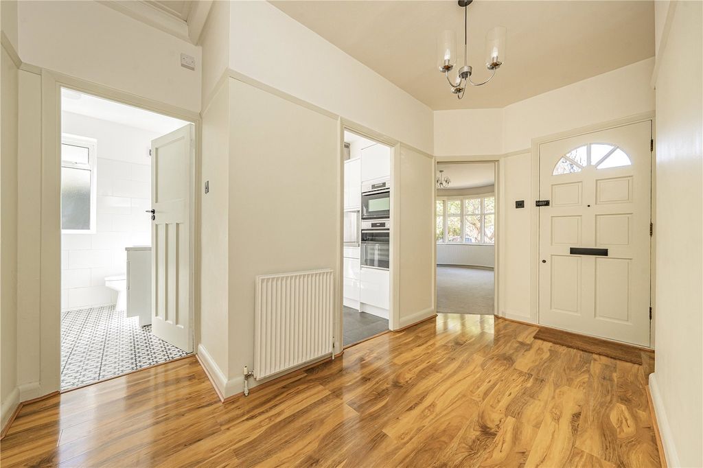 Property photo 3 of 13 Entrance Hall