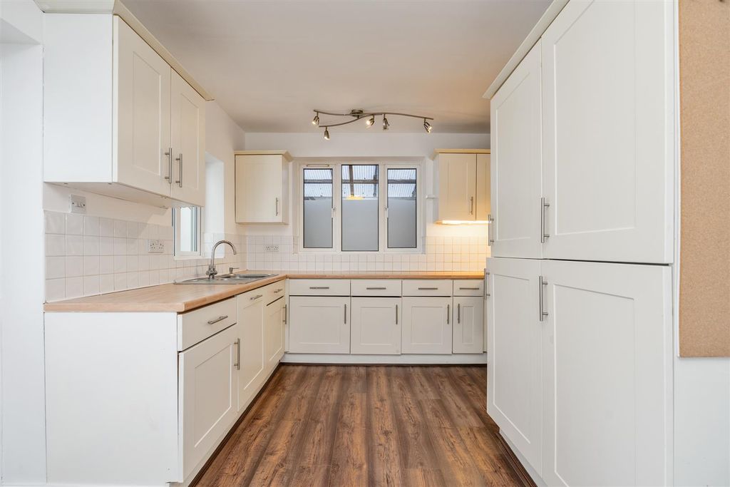 Property photo 3 of 12 90 Slater Road_7.Jpg