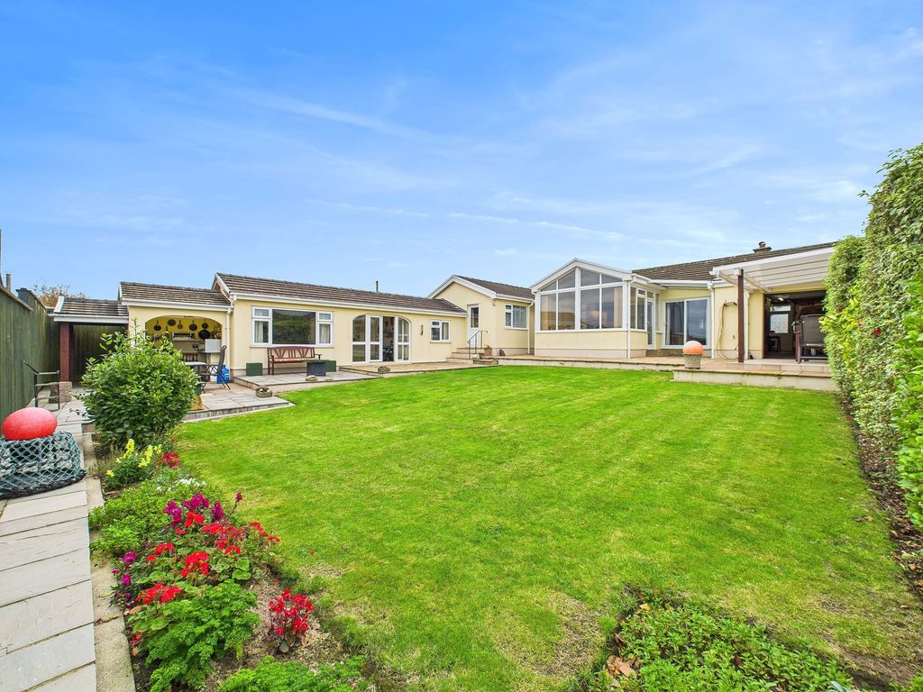 Property photo 2 of 33