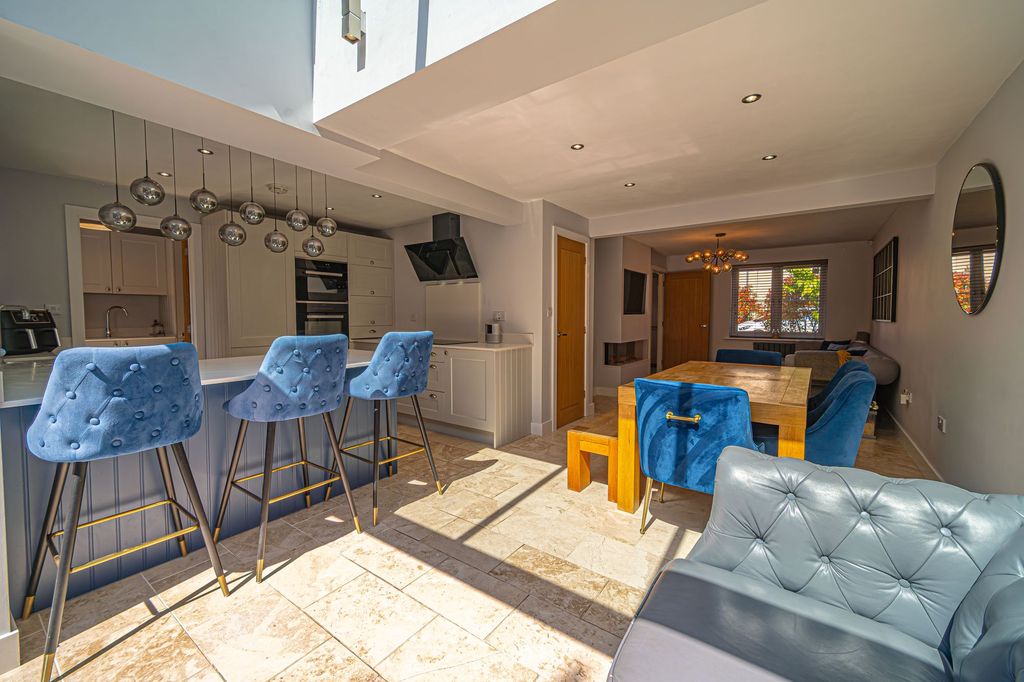 Property photo 3 of 53