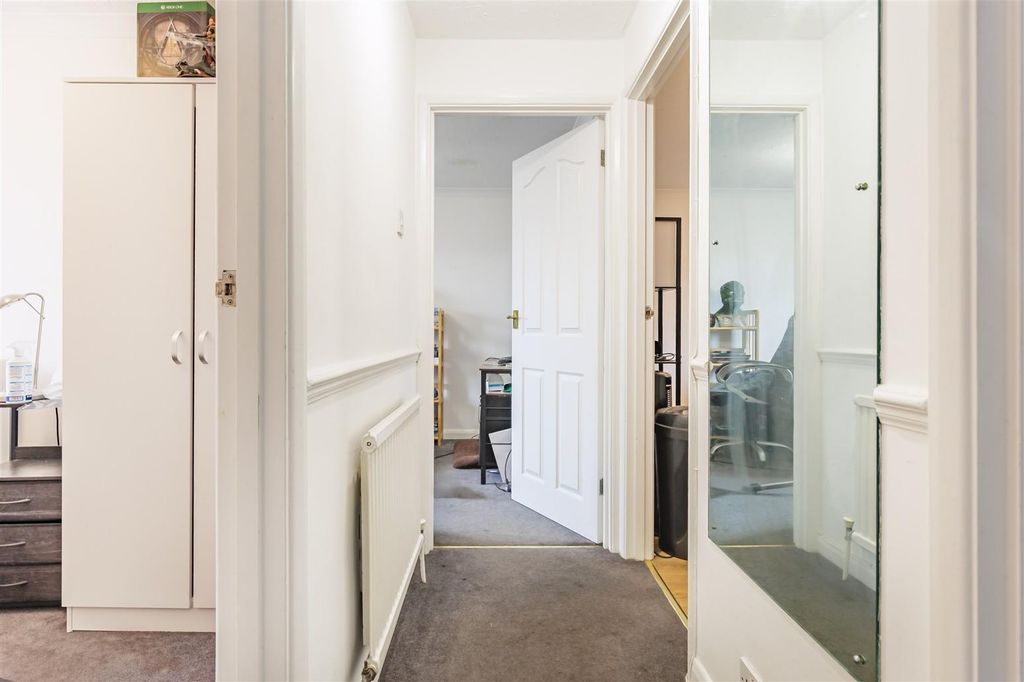 Property photo 3 of 11 30 Weald Hall (2).Jpg