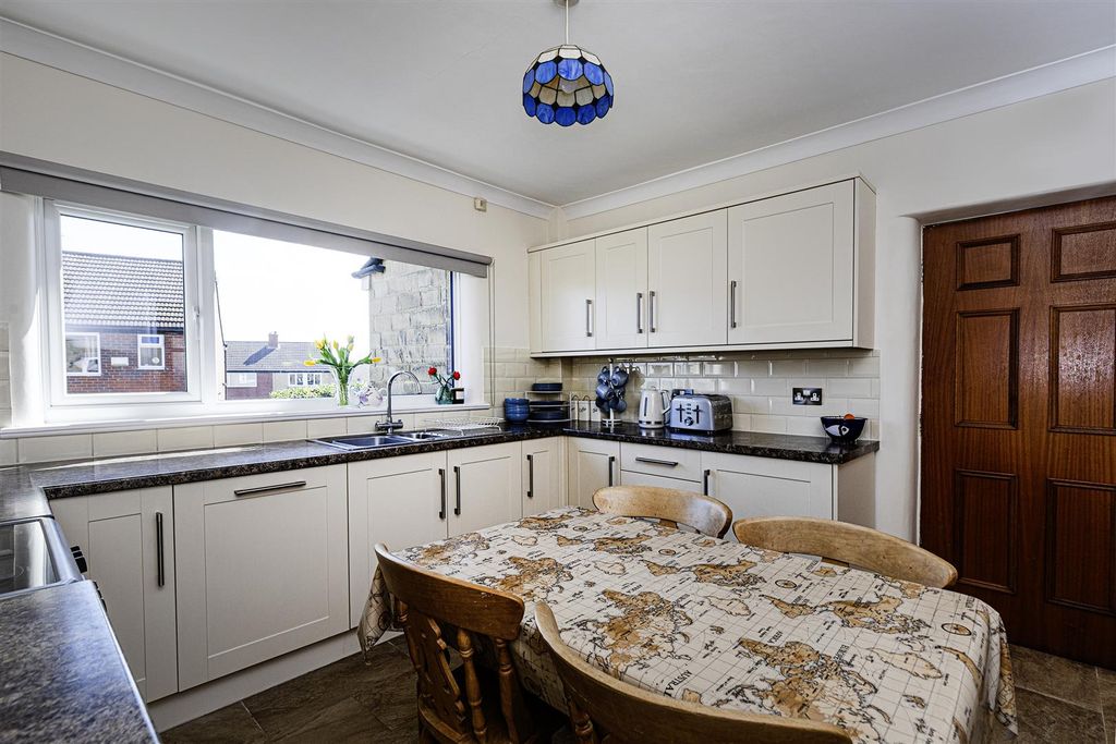 Property photo 3 of 35 Kitchen