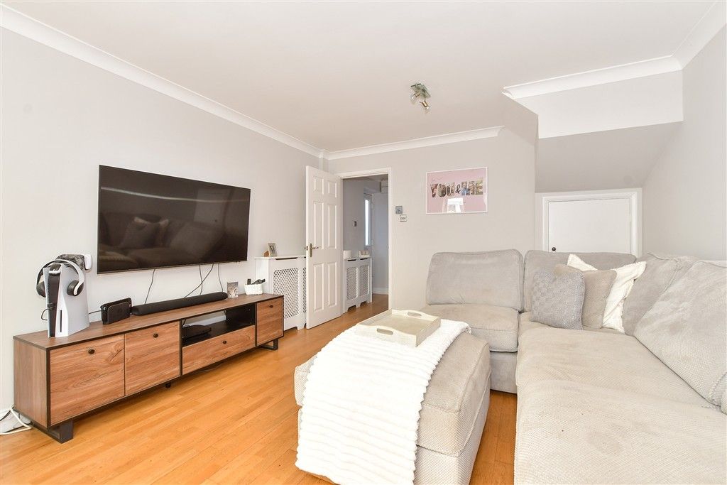 Property photo 2 of 13 Lounge