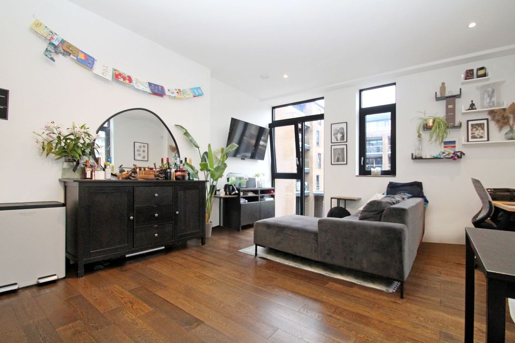 Property photo 2 of 8