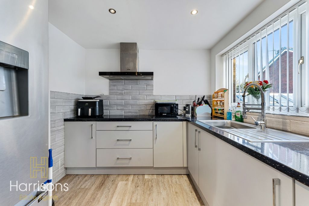 Property photo 2 of 27 4835812