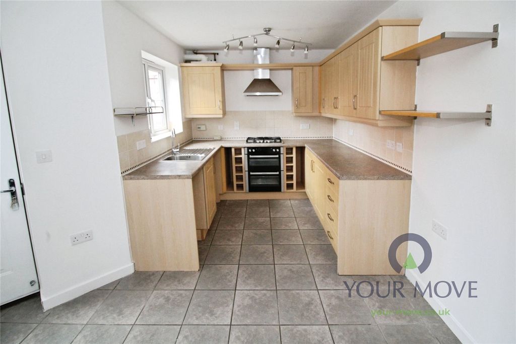 Property photo 3 of 20 Kitchen/Breakfast Rm