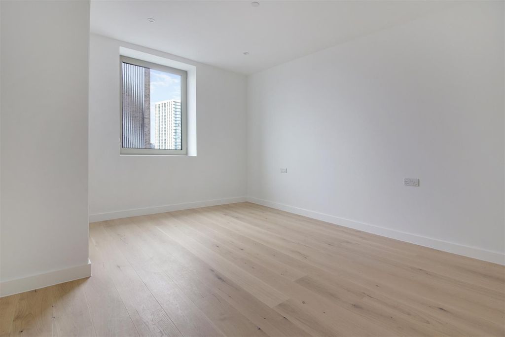 Property photo 3 of 9 Wayne &amp; Silver