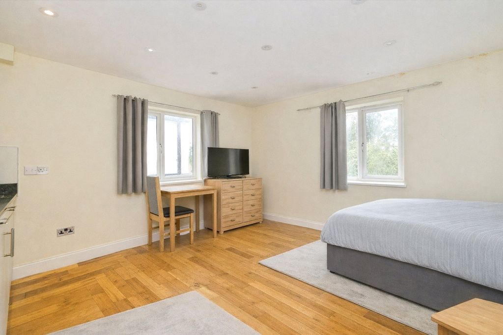 Property photo 1 of 13 Picture No. 24