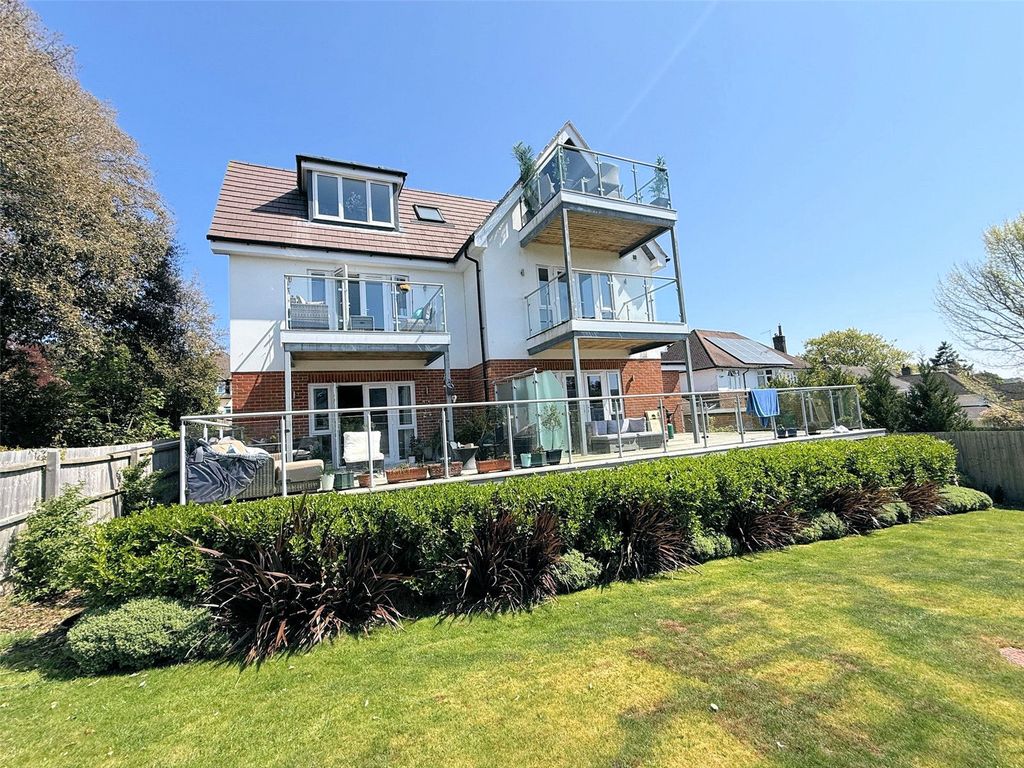 Property photo 1 of 20 Picture No. 12