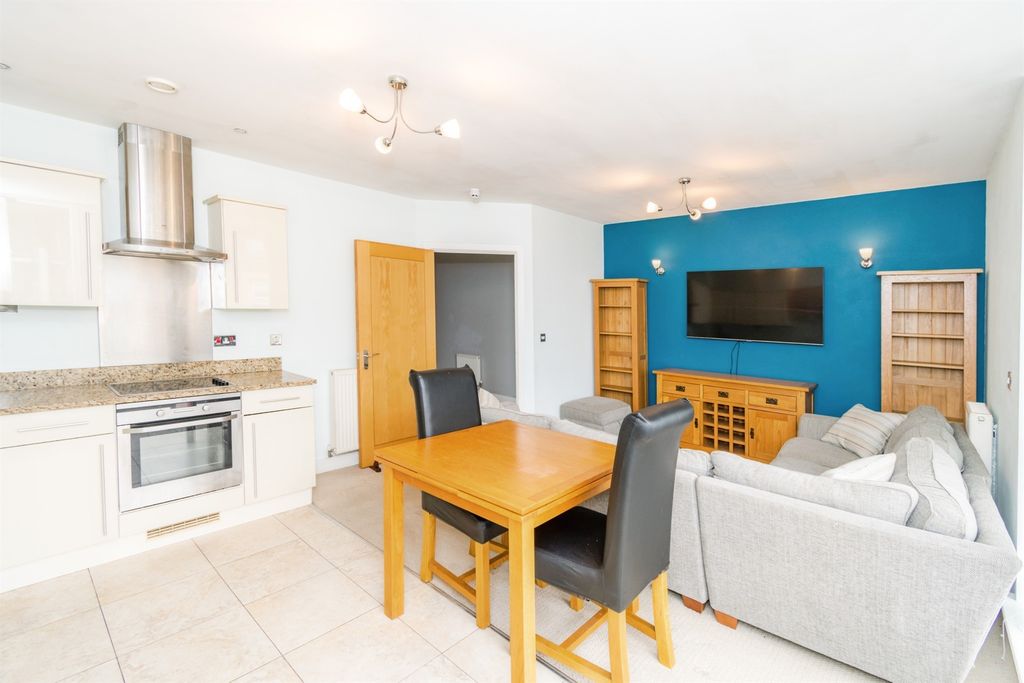 Property photo 3 of 17
