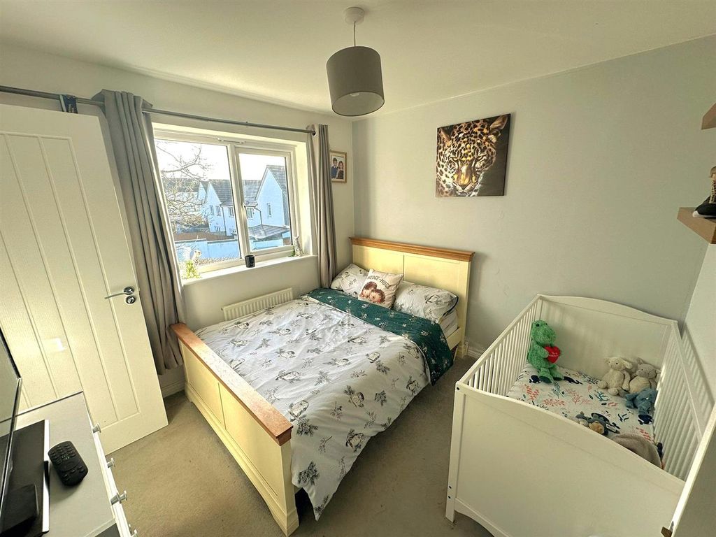 Property photo 3 of 17 Bed 1.Jpg