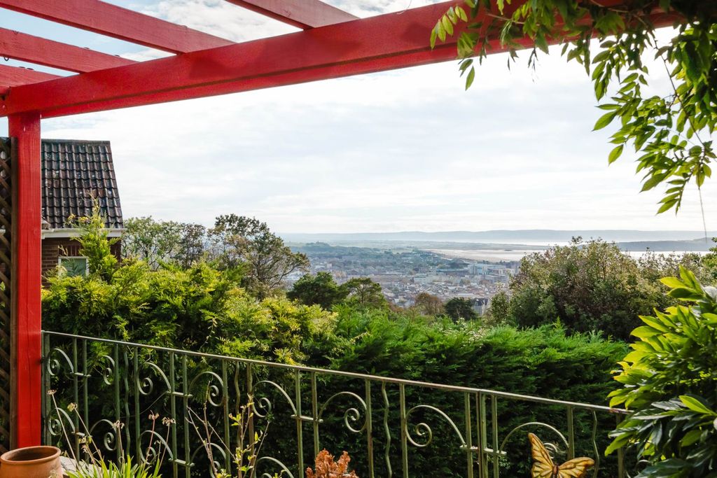 Property photo 3 of 28