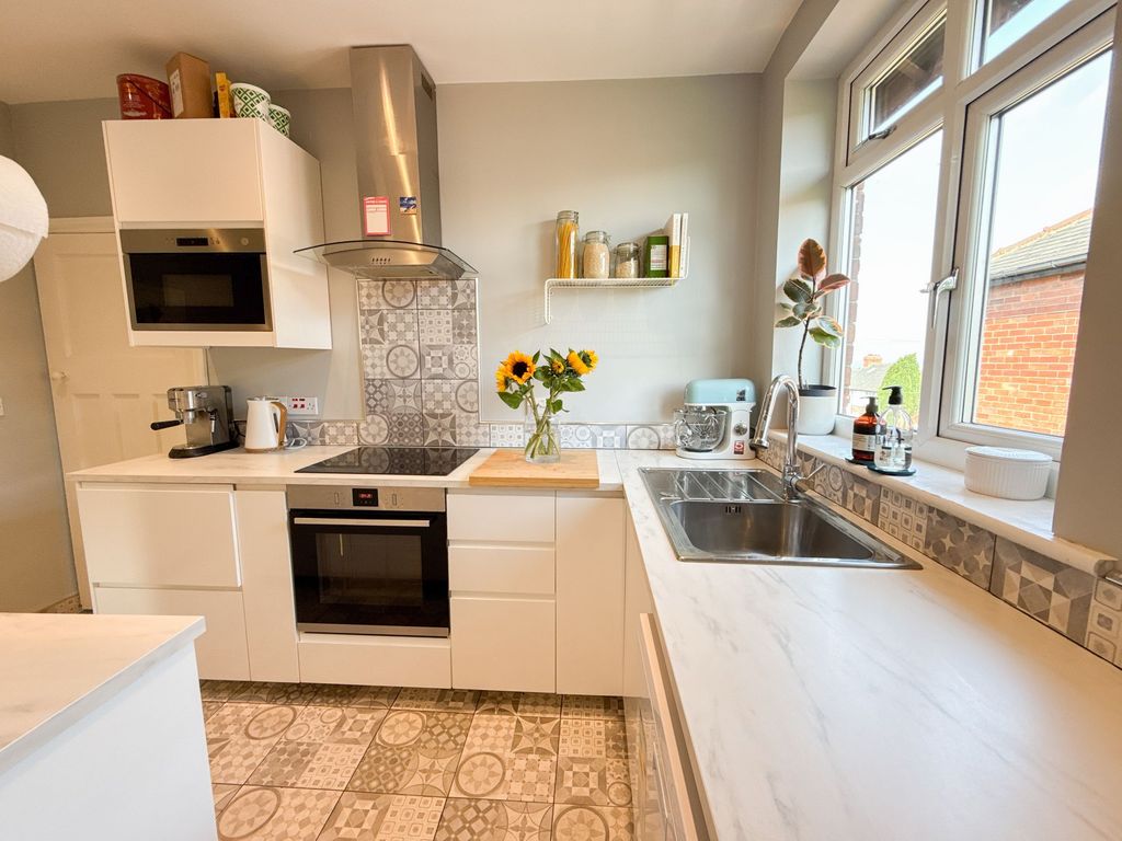 Property photo 3 of 10 Kitchen