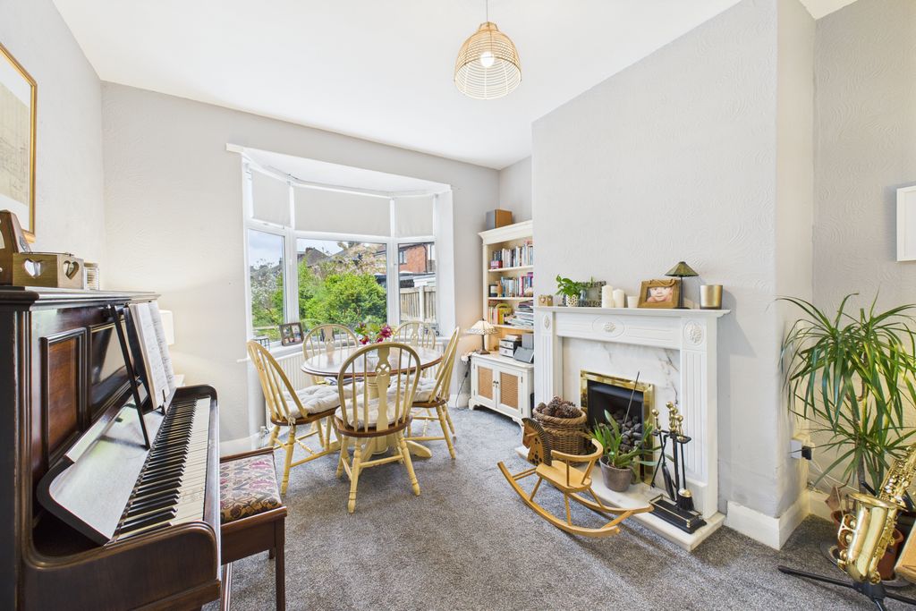 Property photo 3 of 11 Dining Room