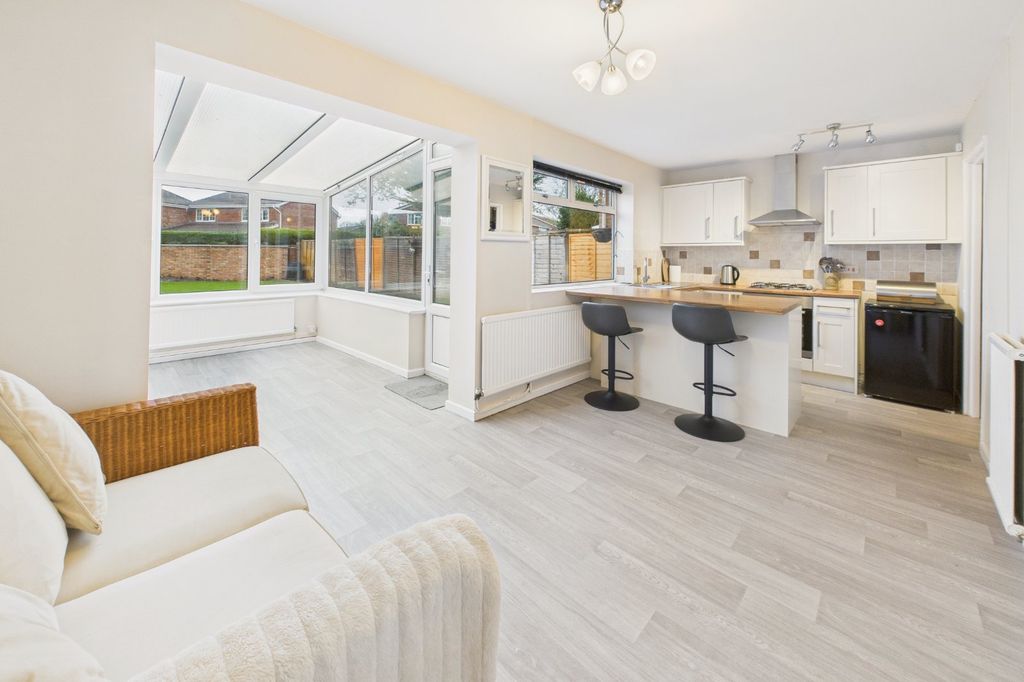Property photo 2 of 19 Kitchen/Dining Room