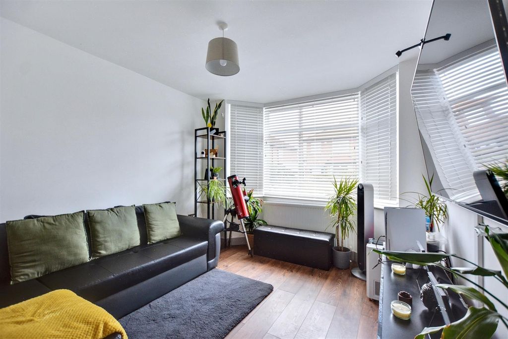 Property photo 3 of 23 Lounge_1.Jpeg