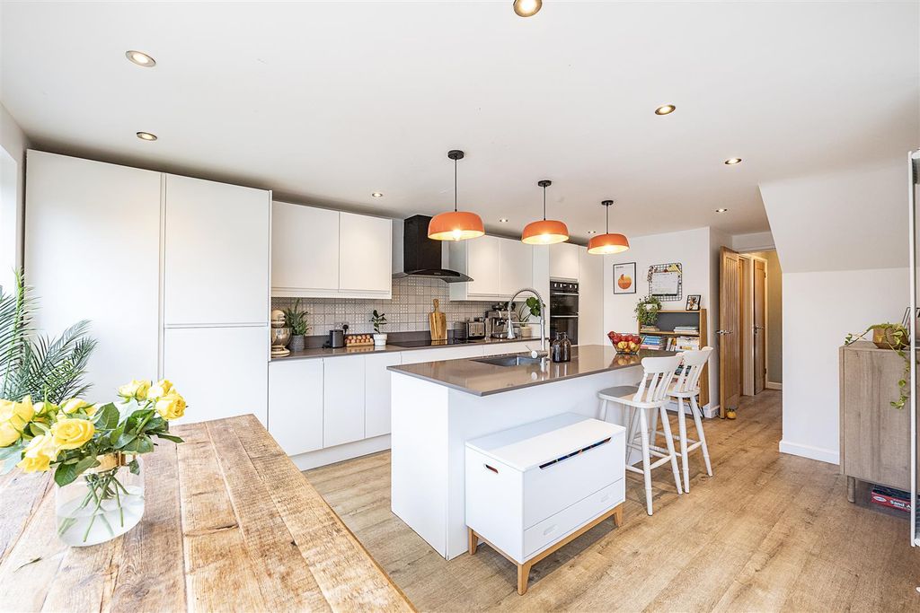 Property photo 2 of 12 62-Grove-Road-06.Jpg