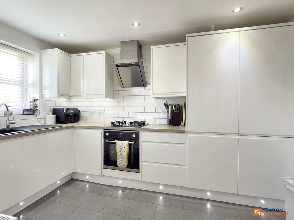 Property photo 3 of 33